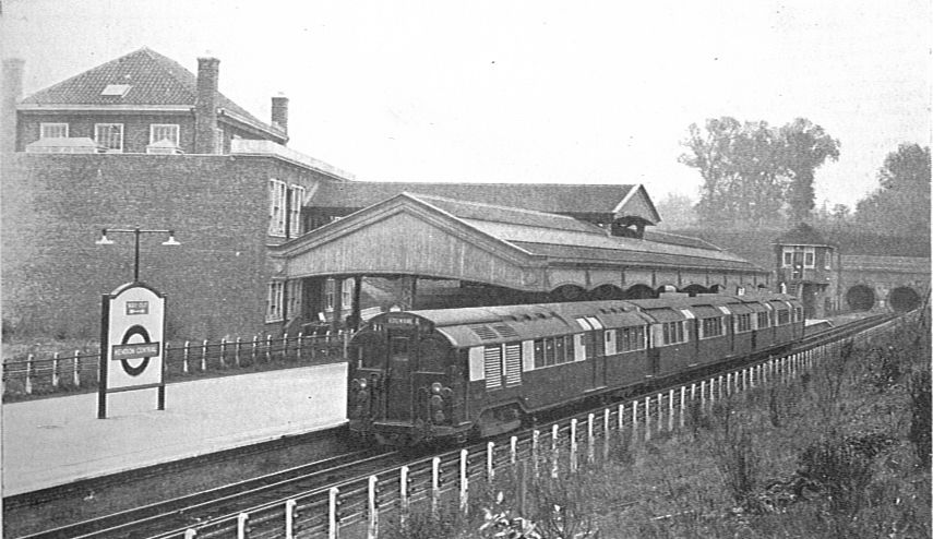London Underground Standard (1923) Stock at Hendon Central Station